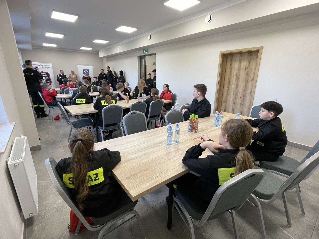 Uczestnicy rozwiązują zadania.