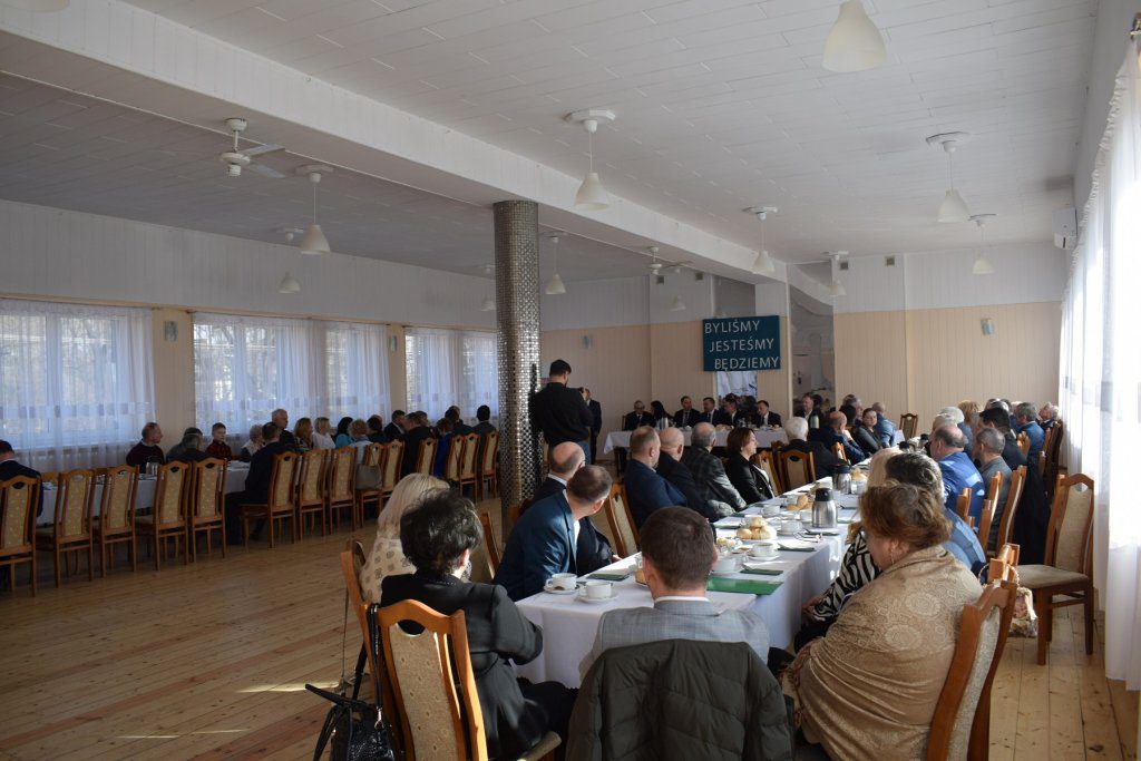 Goście śiedzą podczas spotkania