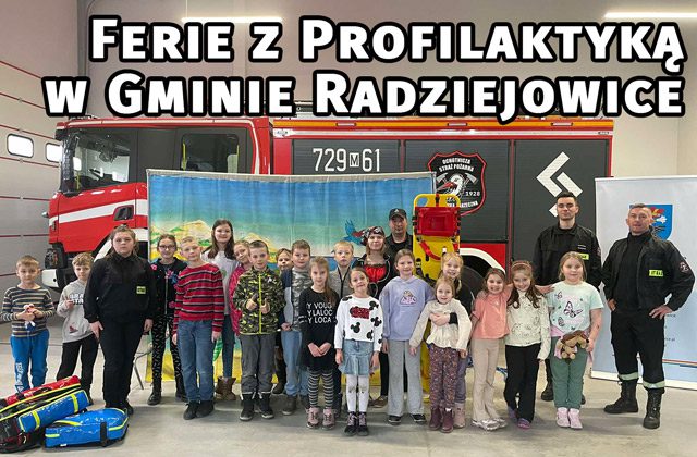 Strażacy z OSP i dzieci