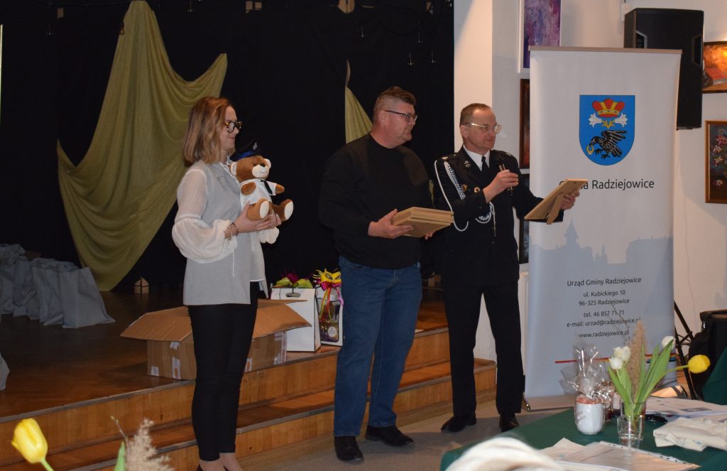 Prezesi OSP z dyplomami