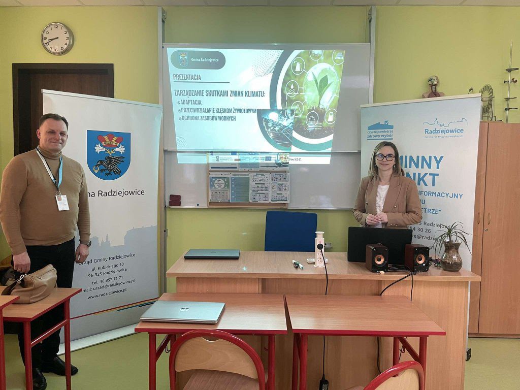 Osoby podczas prezentacji