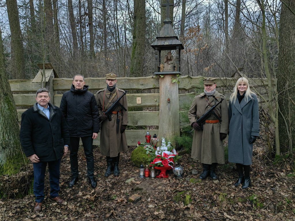 wspólne zdjęcie organizatorów uroczystości