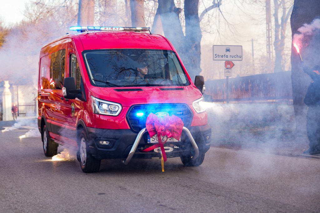 zdjęcie nowego samochodu.