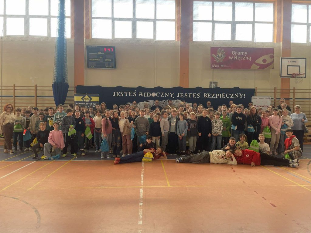 pamiątkowe zdjęcie uczestników