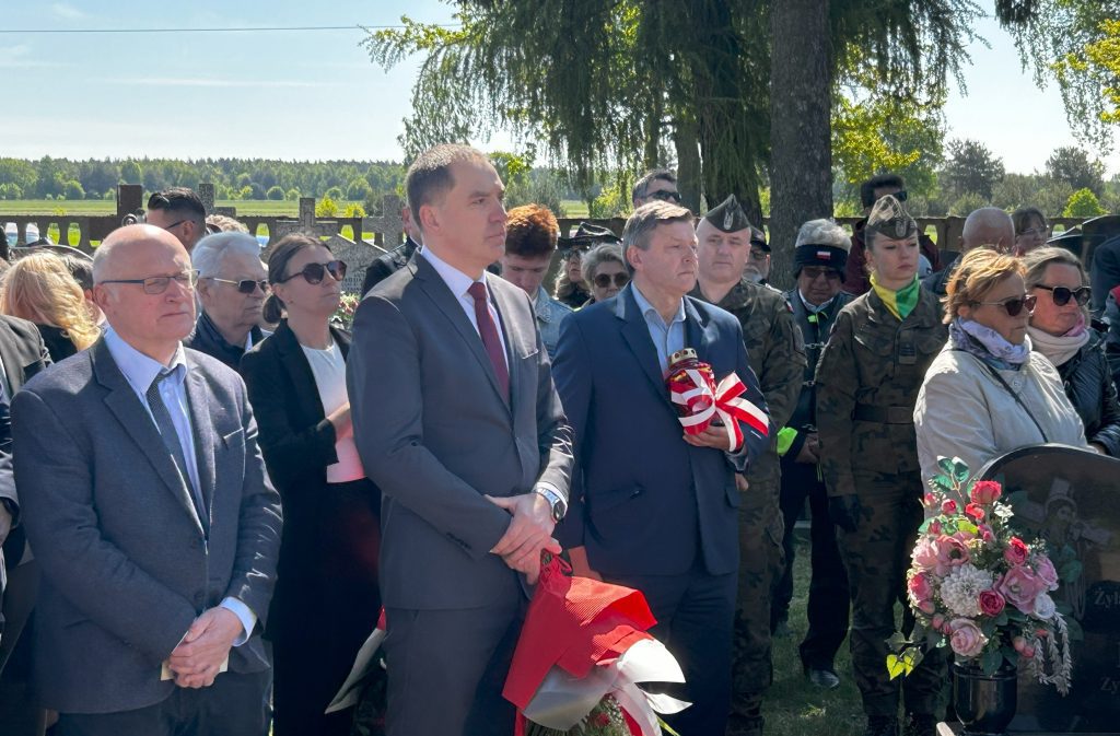 Grupa osób uczestników uroczystości