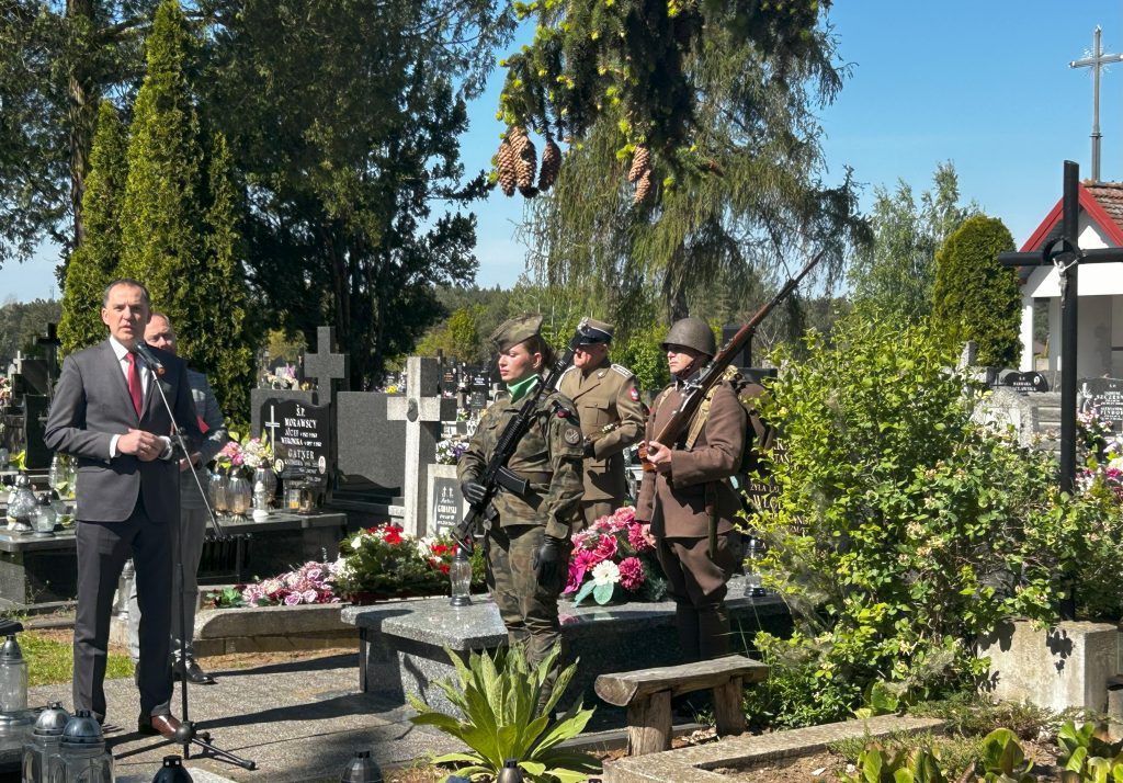 Wójt przemawia podczas uroczystości