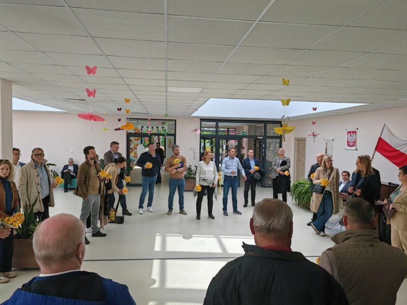 2.Delegacja stoi w holu przedszkola