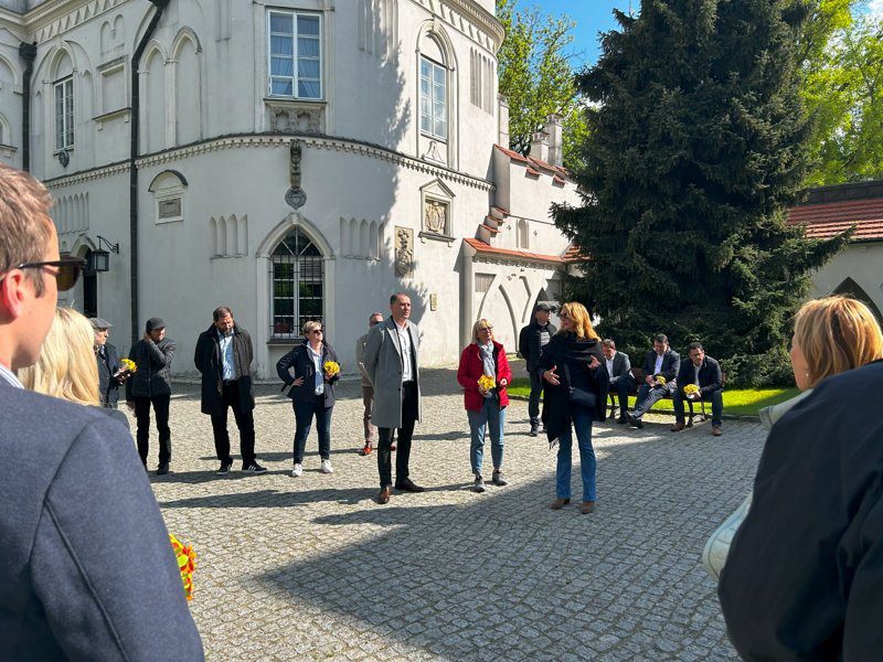 7.Wójt Gminy, Zastępca Durektora Pałacu opowiadają o historii obiektu1