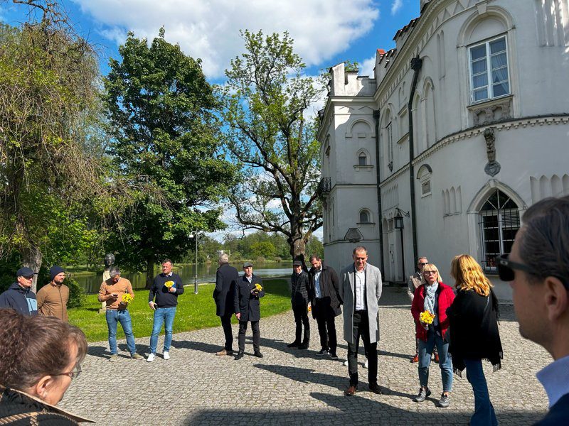 7.Wójt Gminy, Zastępca Durektora Pałacu opowiadają o historii obiektu1