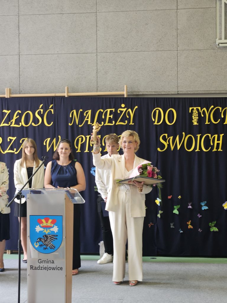 Dyrektor ze Statuetką