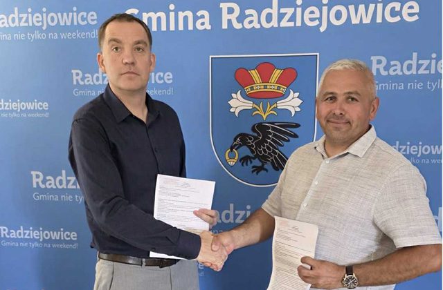 Wójt z wykonawcą robót