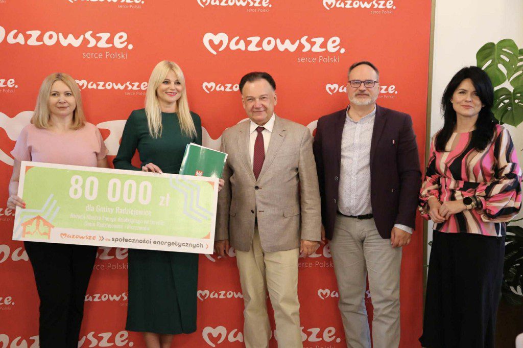 Samorządowcy na wspólnym zdjęciu