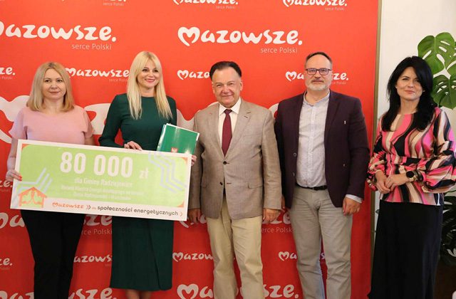 podpisanie umowy przez władze samorządowe