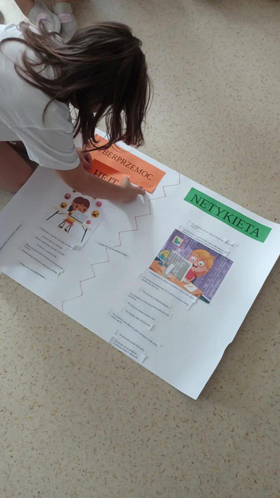 Dzieci, uczestnicy półkolonii podczas zajęć