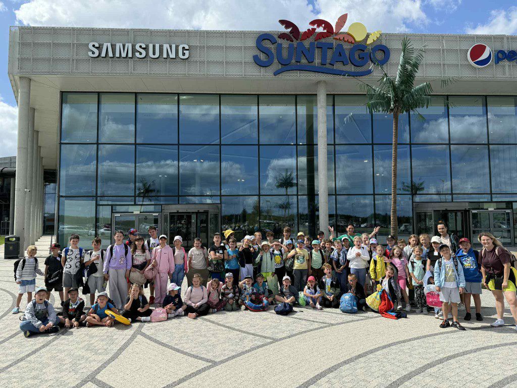 Dzieci, uczestnicy półkolonii podczas zajęć