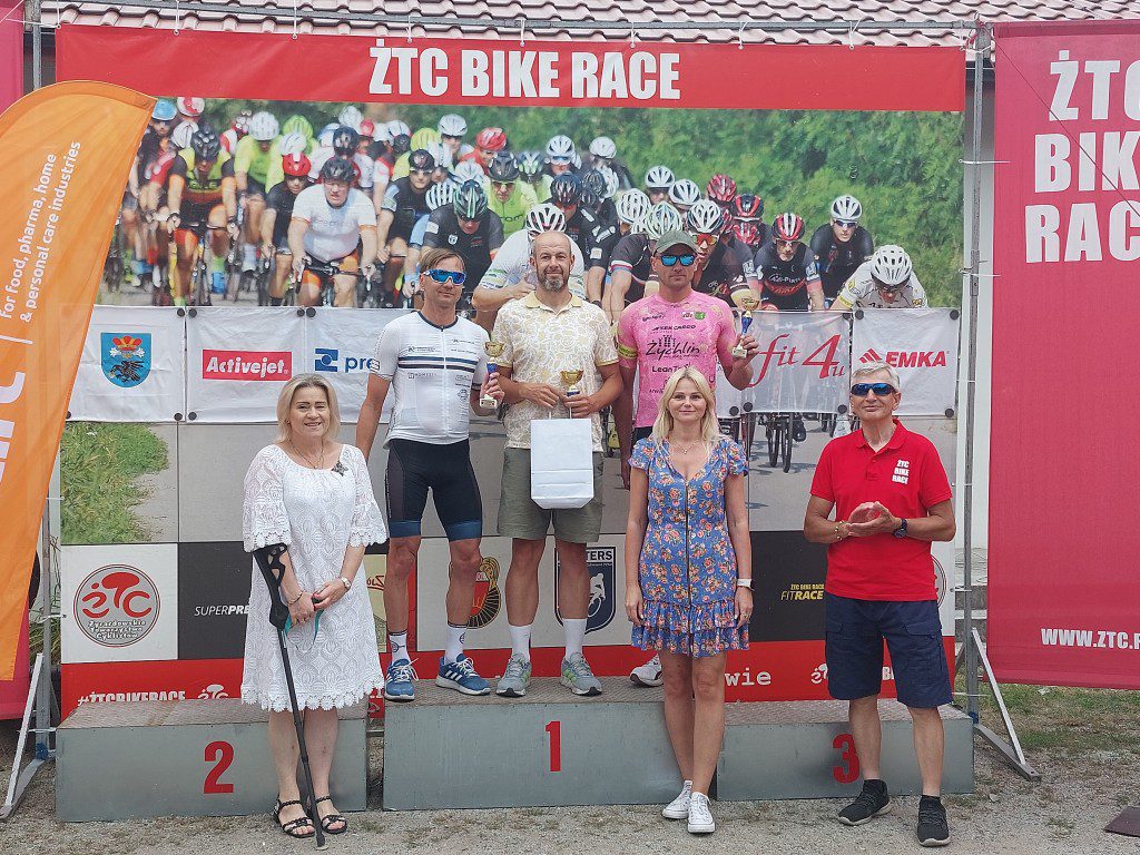 Wręczenie pucharów zwycięzcom wyścigu