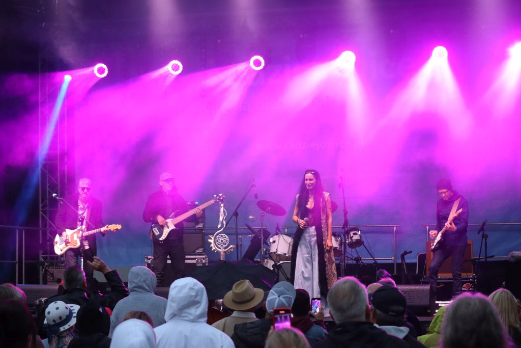 Ex Maanam w Radziejowicach porwał publiczość_ Święto Chleba 2025