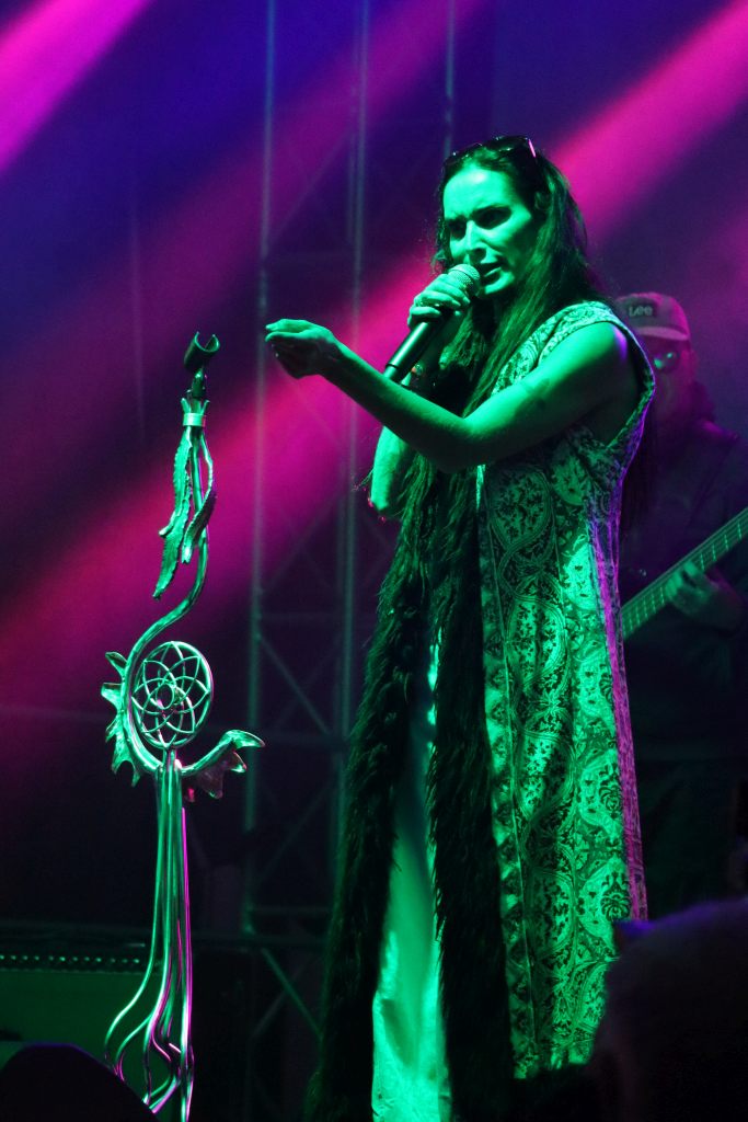 Karolina Leszko z zespołem Ex Maanam w Radziejowicach