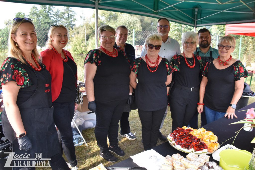 Grupa osób, koło gospodyń wiejskich