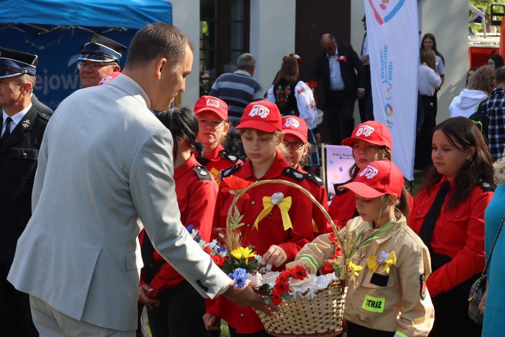 Radziejowice_ Święto Chleba_dzielenie chlebem