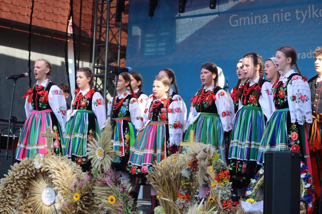 Święto Chleba_Radziejowice_Zespół Dziecięco-Młodzieżowy Koderki