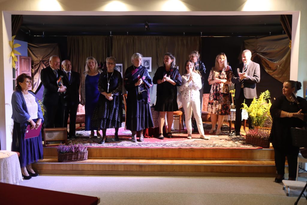 Grupa Teatralna Trzeci Dzwonek w Radziejowicach-min