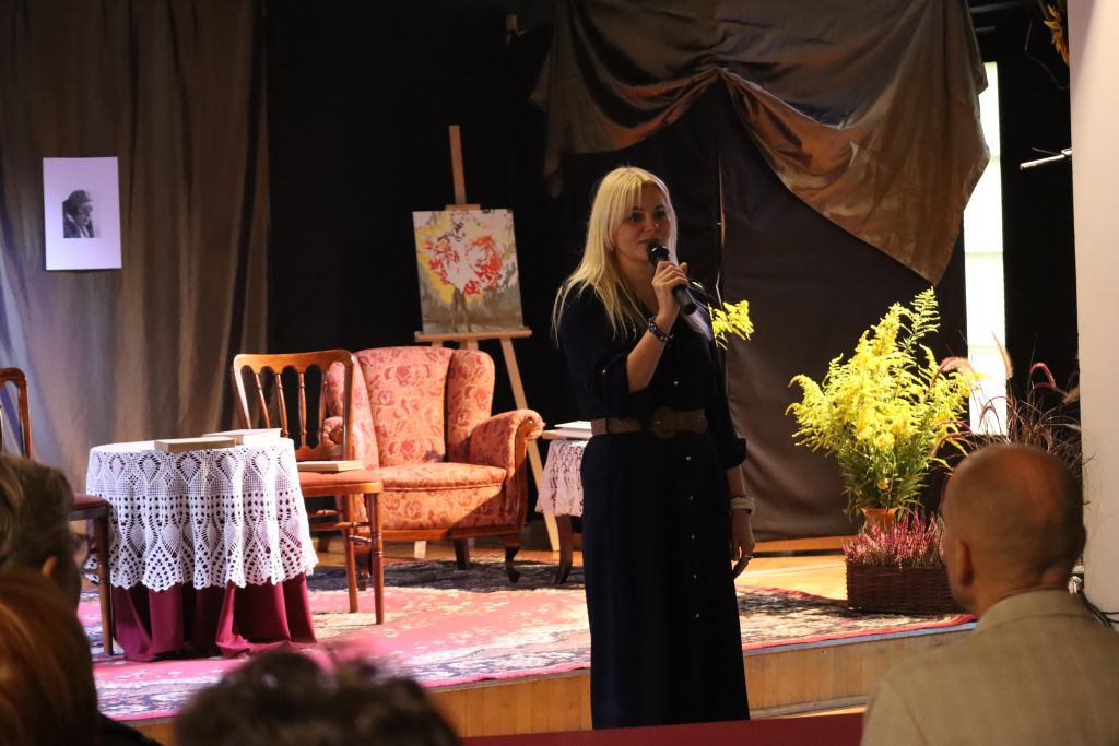 Wice Wójt Wioletta Micewicz wita słuchaczy UTW-min