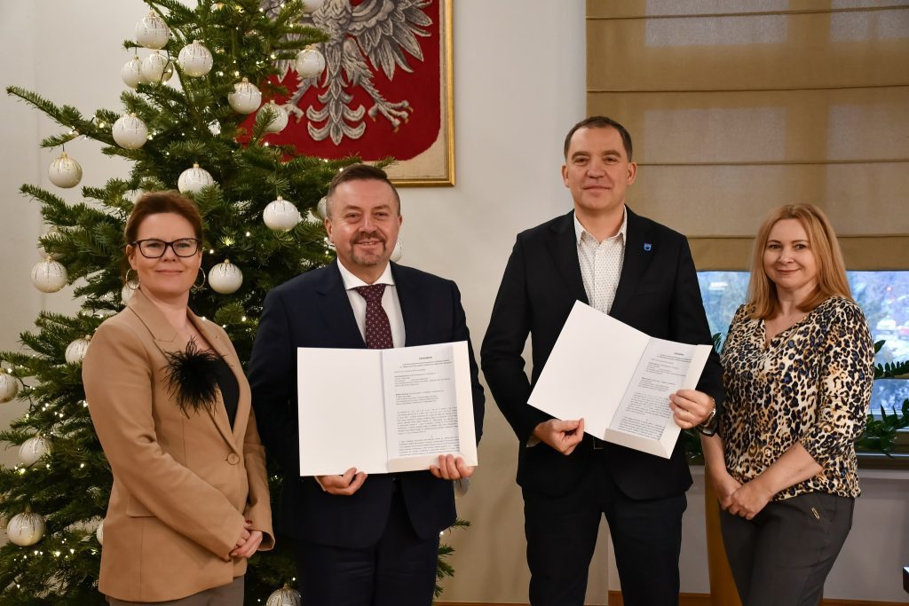 Zdjęcie osób kobiet i mężczyzn. Włodarze Gminy.