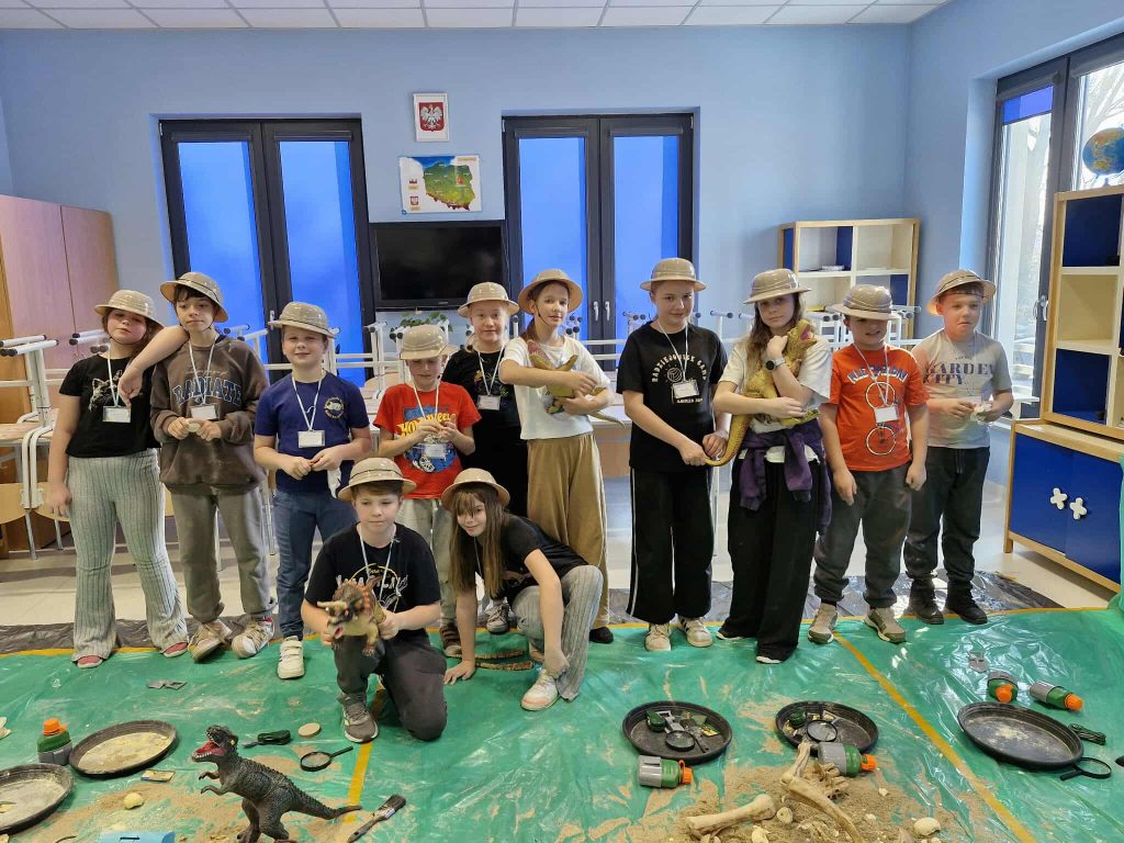 Półkolonie w gminie. Zabawa w archeologów.