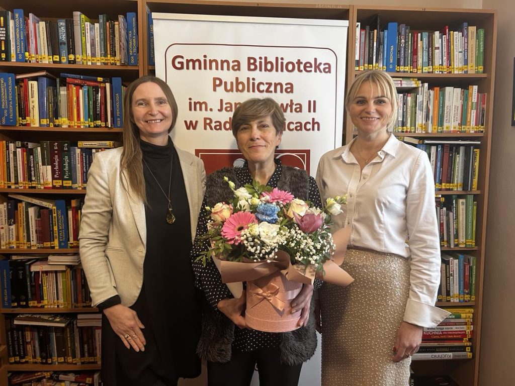 Zdjęcie kobiet. Dyrektor Biblioteki, Zastępca Wójta, Dyrektor Gminnego Centrum Oświaty. 
