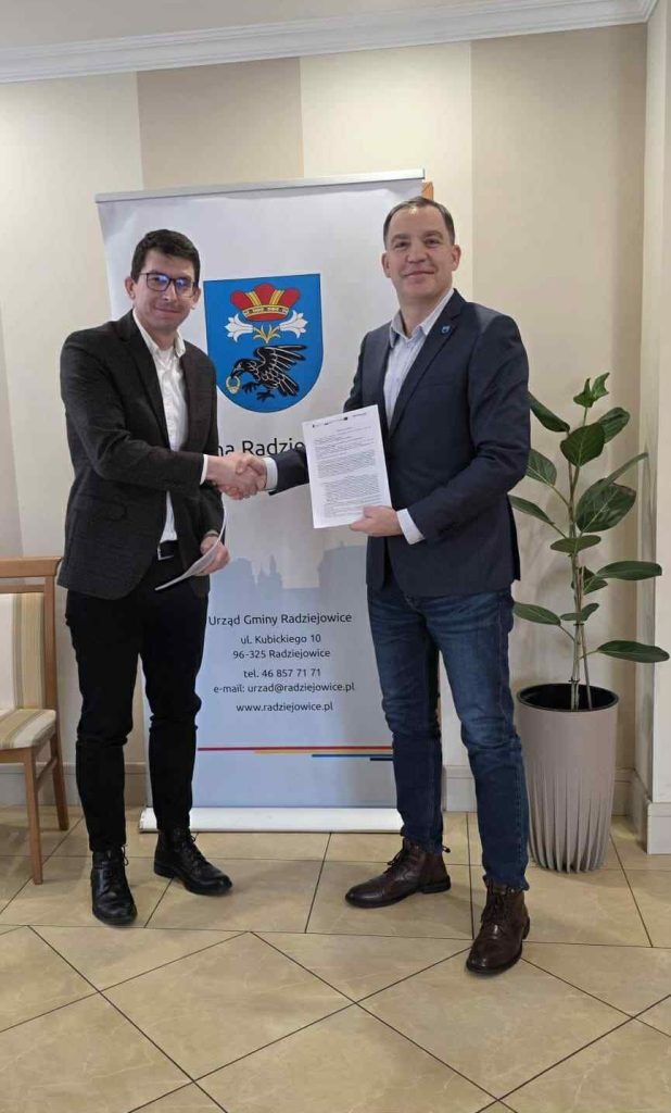 Wójt Gminy i przedstawiciel wykonawcy