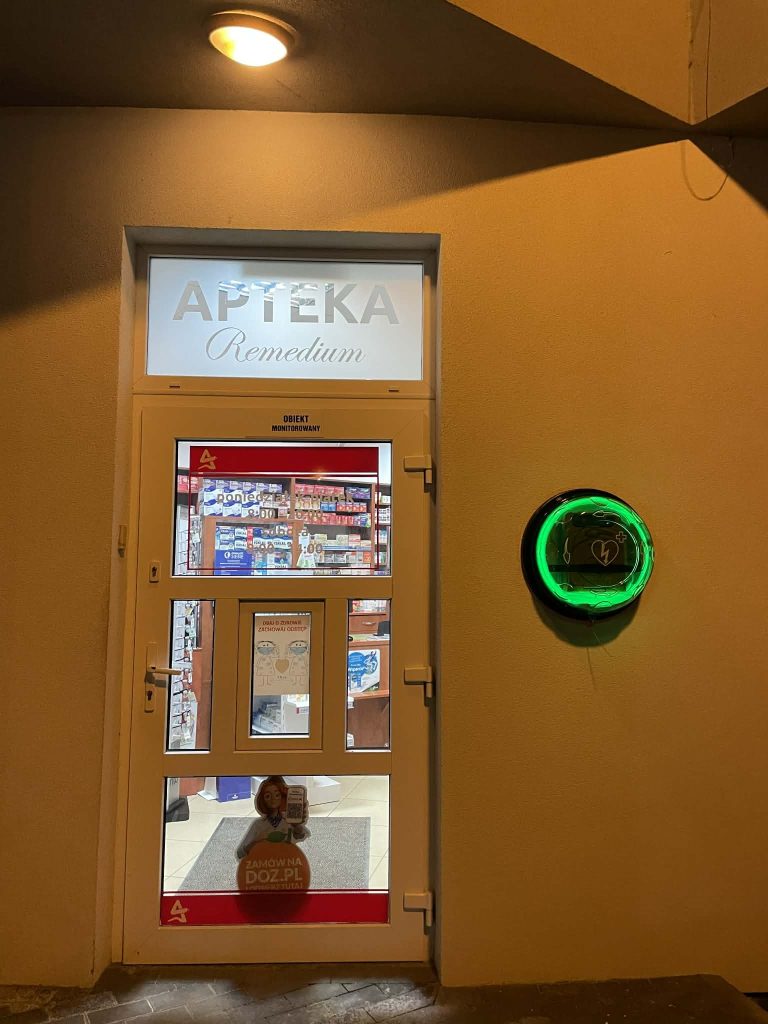 AED budynek apteki