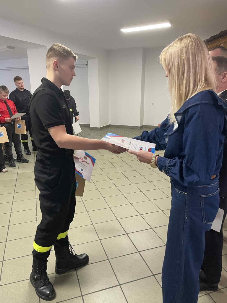 Wręczenie nagrody laureatowi