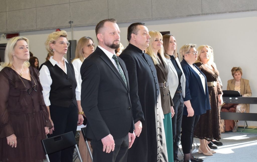 06 Dyrektor Szkoły, Ksiądz, Zastępca Wójta, Dyrektor GCK, Przewodnicząca Rady Gminy - Hymn