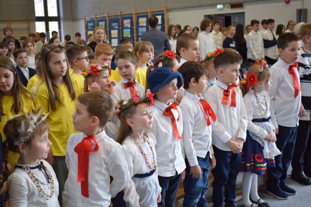 14 Uczniowie szkoły w Kuklówce