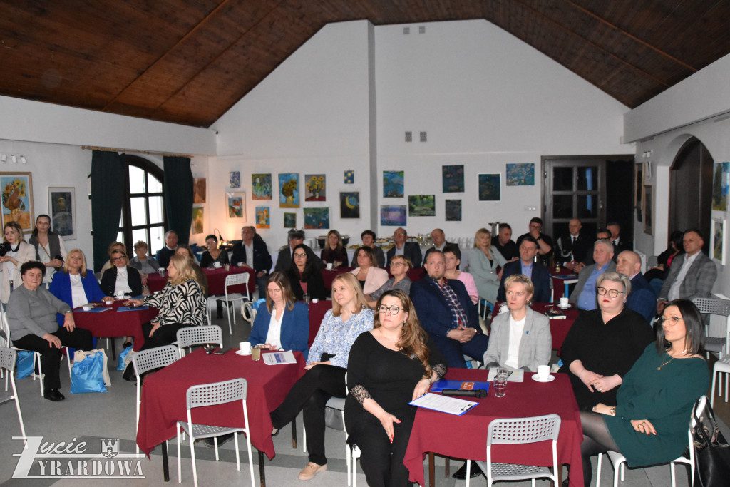 5. Zdjęcie uczestników spotkania - sala