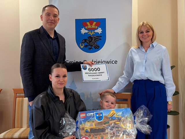 Fabian z Mamą Wójt Gminy Radziejowice i Zastepca Wojta