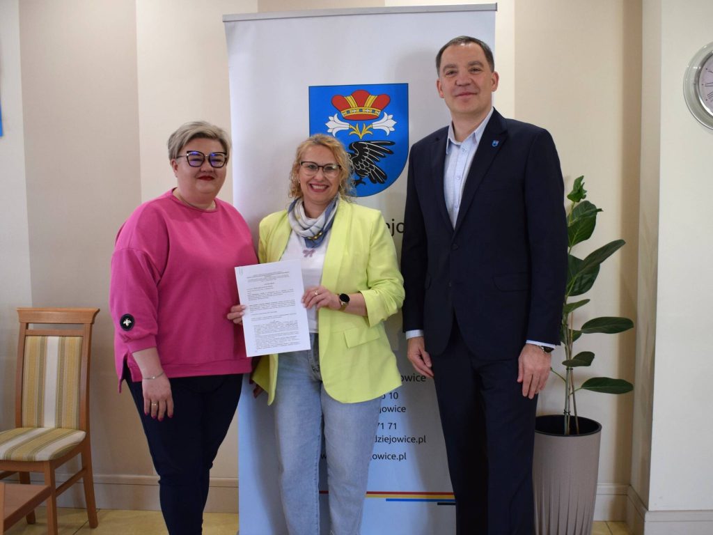 Wójt Gminy Radziejowice z przedstawicielkami Koła Gospodyń i Gospodarzy Wiejskich w Korytowie