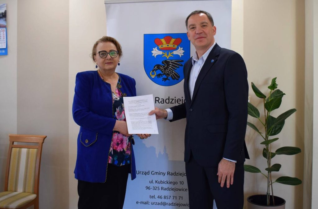 Wójt Gminy Radziejowice z przedstawicielką Fundacji Lwów i Kresy Południowo-Wschodnie