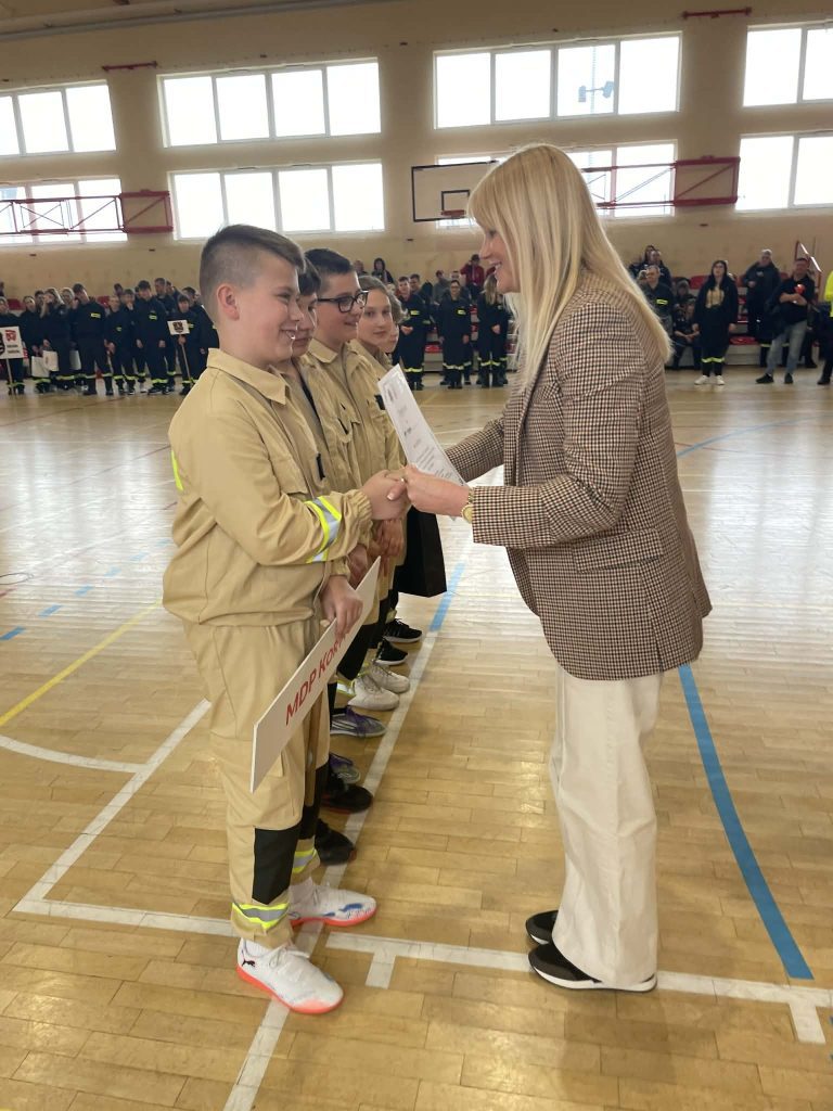 Wręczenie dyplomów dla chłopców z MDP