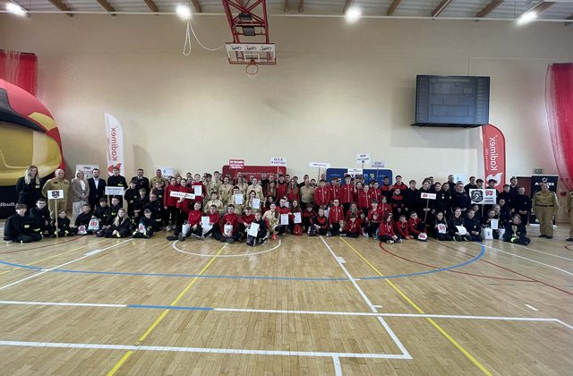 Zdjęcie pamiątkowe wszystkich uczestników1