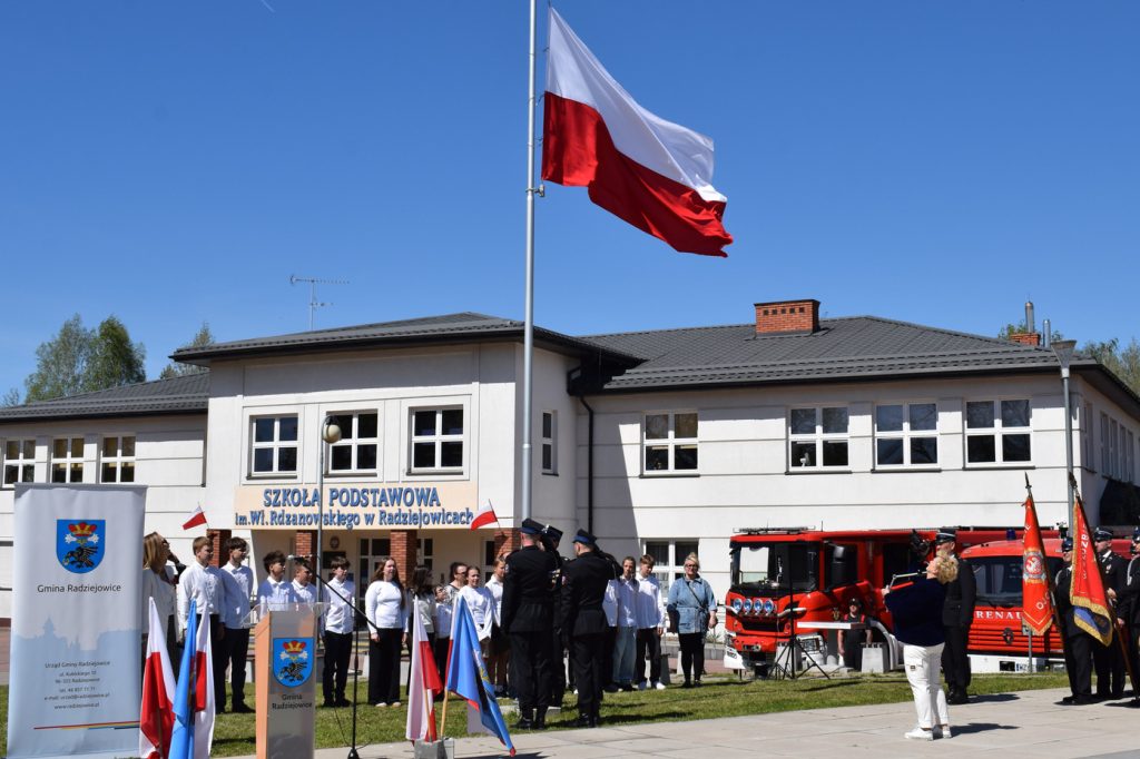 Flaga wciągnięta na maszt