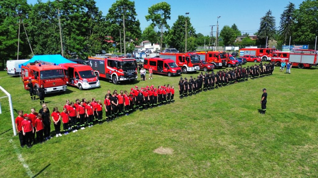 Wszystkie drużyny strażackie biorące udział w zawodach