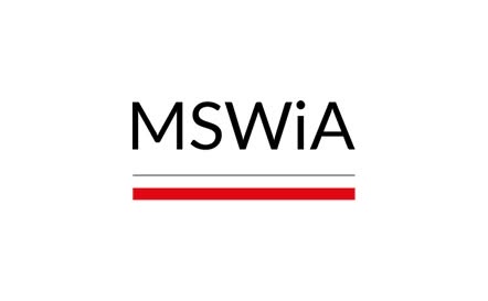 Logo Ministerstwa Spraw Wewnętrznych i Administracji na białym tle z czerwonym podkreśleniem.